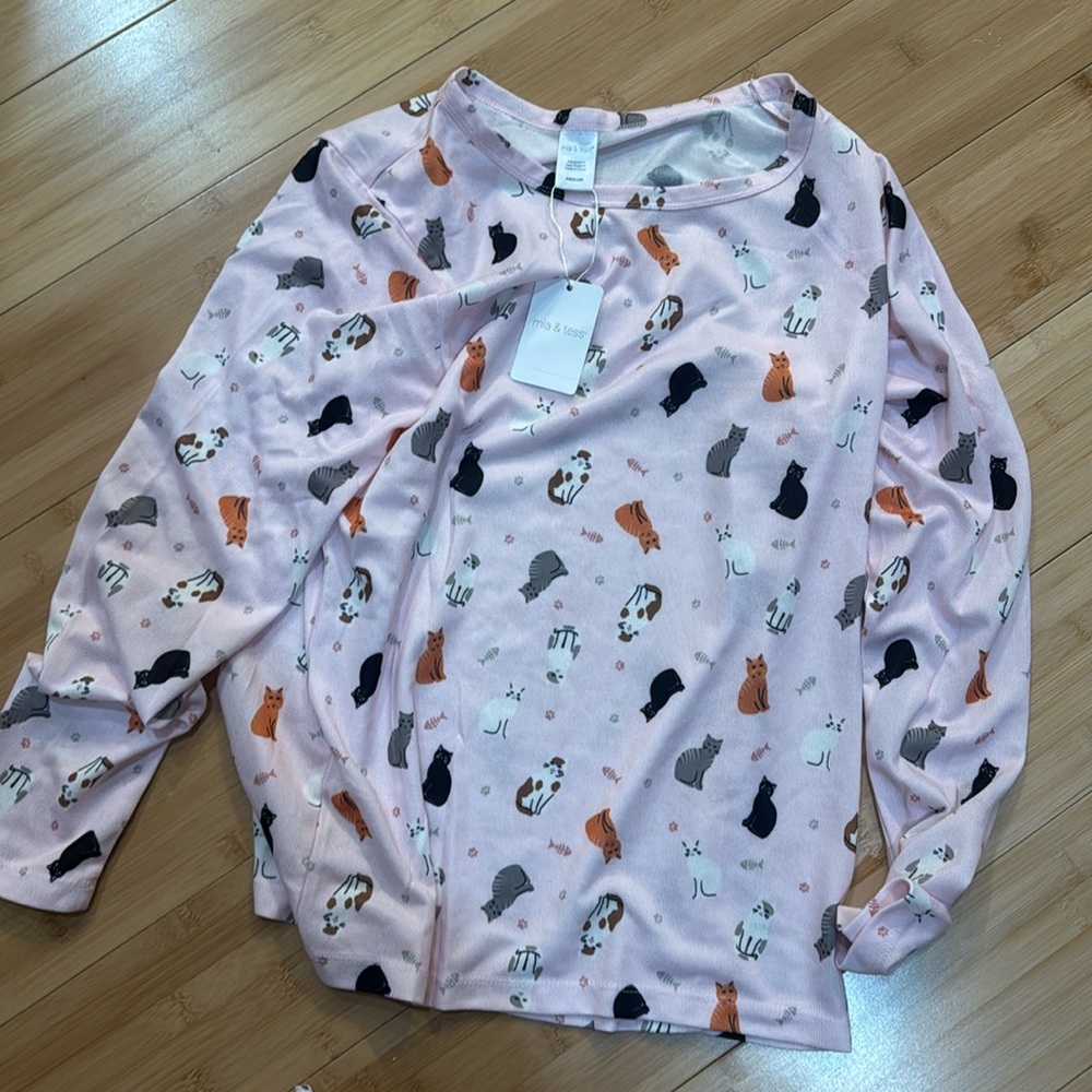 Two piece cat sleeper set - size medium NWT